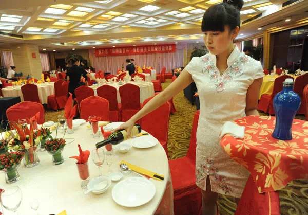 致我們身邊最可愛的餐飲人——餐飲服務的點滴辛勞與溫暖